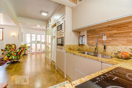 Casa à venda com 232m², 3 quartos e 2 vagasCozinha