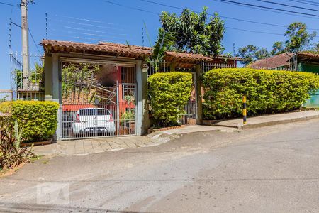 Casa à venda com 232m², 3 quartos e 2 vagasFachada