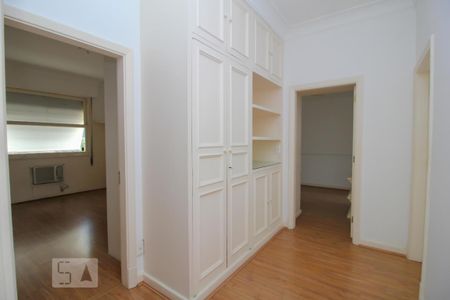 Apartamento para alugar com 250m², 3 quartos e 1 vaga Apartamento para alugar com 250m², 3 quartos e 1 vagaCorredor - Armário