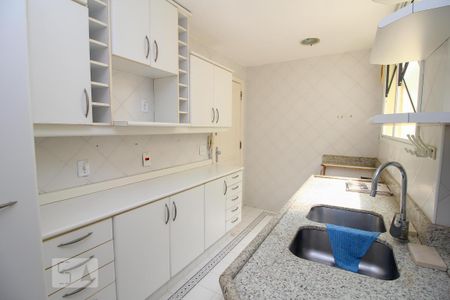 Apartamento para alugar com 250m², 3 quartos e 1 vaga Apartamento para alugar com 250m², 3 quartos e 1 vagaCozinha - Armários