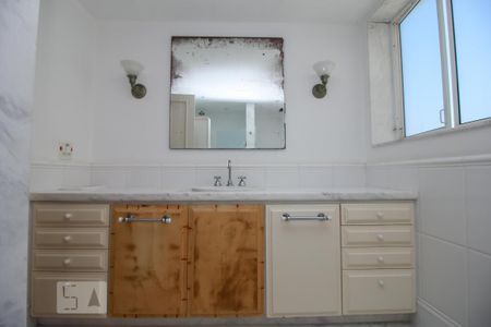Apartamento para alugar com 250m², 3 quartos e 1 vaga Apartamento para alugar com 250m², 3 quartos e 1 vagaBanheiro da Suíte