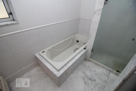 Apartamento para alugar com 250m², 3 quartos e 1 vaga Apartamento para alugar com 250m², 3 quartos e 1 vagaBanheiro da Suíte