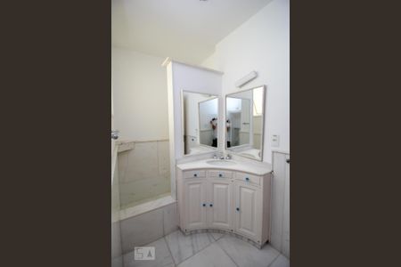 Apartamento para alugar com 250m², 3 quartos e 1 vaga Apartamento para alugar com 250m², 3 quartos e 1 vagaBanheiro Social