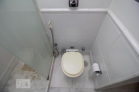 Apartamento para alugar com 250m², 3 quartos e 1 vaga Apartamento para alugar com 250m², 3 quartos e 1 vagaBanheiro da Suíte