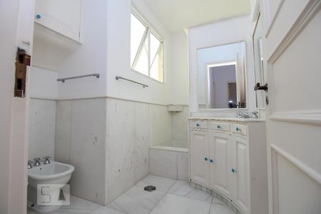 Apartamento para alugar com 250m², 3 quartos e 1 vaga Apartamento para alugar com 250m², 3 quartos e 1 vagaBanheiro Social