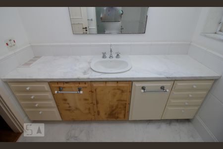 Apartamento para alugar com 250m², 3 quartos e 1 vaga Apartamento para alugar com 250m², 3 quartos e 1 vagaBanheiro da Suíte