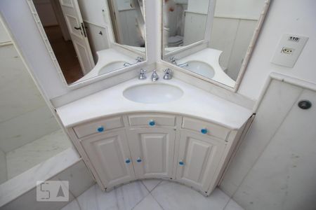 Apartamento para alugar com 250m², 3 quartos e 1 vaga Apartamento para alugar com 250m², 3 quartos e 1 vagaBanheiro Social
