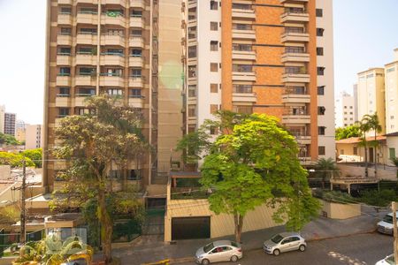 Vista da Salas de apartamento para alugar com 3 quartos, 143m² em Cambuí, Campinas