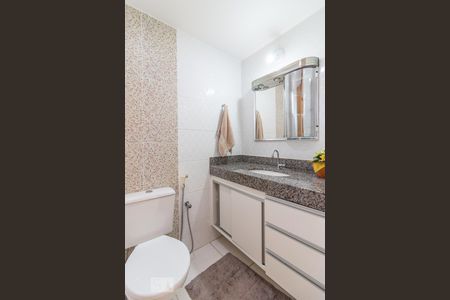 Banheiro da suíte de apartamento para alugar com 3 quartos, 80m² em Jardim América, Belo Horizonte