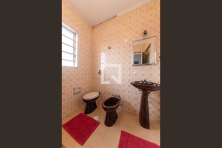 Casa à venda com 365m², 3 quartos e 3 vagasBanheiro da Suíte 2