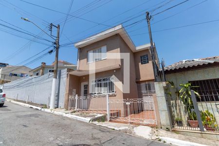 Casa à venda com 120m², 3 quartos e 1 vaga Casa à venda com 120m², 3 quartos e 1 vagaFachada
