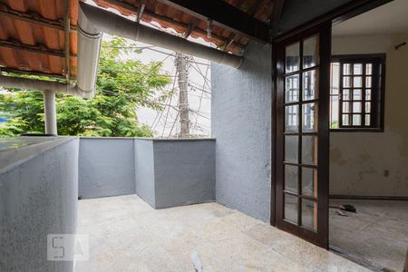 Apartamento para alugar com 60m², 2 quartos e sem vagaVaranda - Entrada