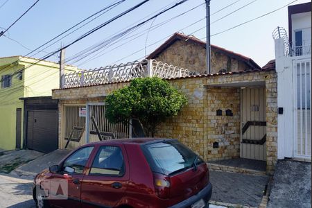 Casa à venda com 220m², 4 quartos e 2 vagas Casa à venda com 220m², 4 quartos e 2 vagasFachada