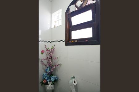 Casa à venda com 220m², 4 quartos e 2 vagas Casa à venda com 220m², 4 quartos e 2 vagasLavabo