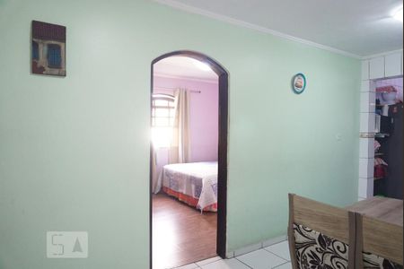 Casa à venda com 220m², 4 quartos e 2 vagas Casa à venda com 220m², 4 quartos e 2 vagasSala de Jantar