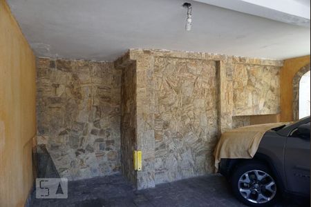 Casa à venda com 220m², 4 quartos e 2 vagas Casa à venda com 220m², 4 quartos e 2 vagasGaragem