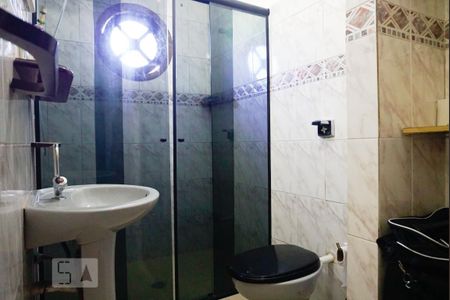 Casa à venda com 220m², 4 quartos e 2 vagas Casa à venda com 220m², 4 quartos e 2 vagasBanheiro da Suíte 1