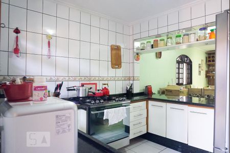 Casa à venda com 220m², 4 quartos e 2 vagas Casa à venda com 220m², 4 quartos e 2 vagasCozinha