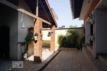 Casa à venda com 220m², 4 quartos e 2 vagas Casa à venda com 220m², 4 quartos e 2 vagasQuintal