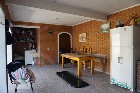 Casa à venda com 220m², 4 quartos e 2 vagas Casa à venda com 220m², 4 quartos e 2 vagasÁrea Gourmet com churrasqueira