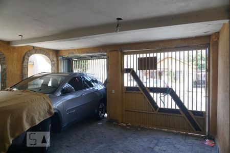 Casa à venda com 220m², 4 quartos e 2 vagas Casa à venda com 220m², 4 quartos e 2 vagasGaragem