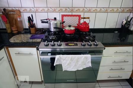 Casa à venda com 220m², 4 quartos e 2 vagas Casa à venda com 220m², 4 quartos e 2 vagasCozinha