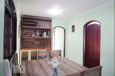 Casa à venda com 220m², 4 quartos e 2 vagas Casa à venda com 220m², 4 quartos e 2 vagasSala de Jantar