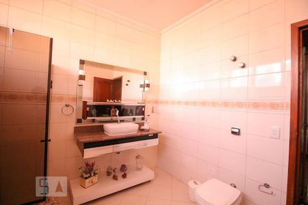 Casa para alugar com 320m², 3 quartos e 3 vagasBanheiro Quarto 2 - Suíte