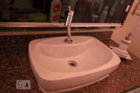 Casa para alugar com 320m², 3 quartos e 3 vagasBanheiro Quarto 2 - Suíte