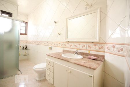 Casa para alugar com 320m², 3 quartos e 3 vagasBanheiro