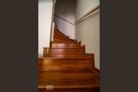 Escadaria de casa de condomínio para alugar com 2 quartos, 67m² em Vila Constança, São Paulo