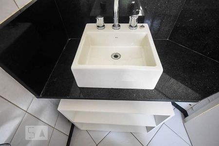 Apartamento para alugar com 120m², 2 quartos e 2 vagasPia do banheiro da suíte 2