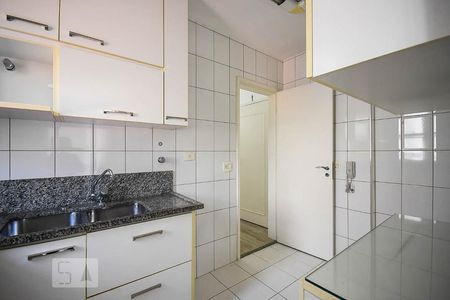 Apartamento para alugar com 120m², 2 quartos e 2 vagasCozinha