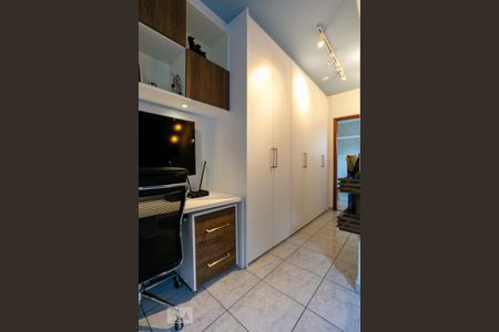 Casa à venda com 240m², 3 quartos e 4 vagasSuíte 3