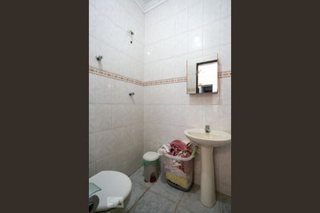 Casa à venda com 240m², 3 quartos e 4 vagasBanheiro de serviço