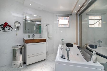 Apartamento para alugar com 230m², 5 quartos e 4 vagasBanheiro da Suíte 3