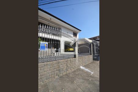 Casa para alugar com 330m², 3 quartos e 3 vagasFachada