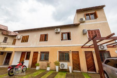 Casa à venda com 83m², 2 quartos e 1 vaga Casa à venda com 83m², 2 quartos e 1 vagaFachada