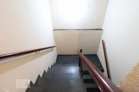 Escada de apartamento para alugar com 2 quartos, 52m² em Condomínio Maracanã, Santo André
