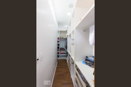 Casa de condomínio à venda com 457m², 3 quartos e 4 vagasCloset da Suíte 1