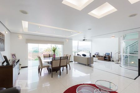 Casa de condomínio à venda com 457m², 3 quartos e 4 vagasSala