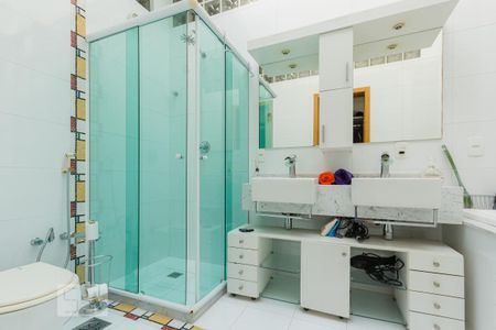 Casa de condomínio à venda com 457m², 3 quartos e 4 vagasBanheiro da Suíte 1