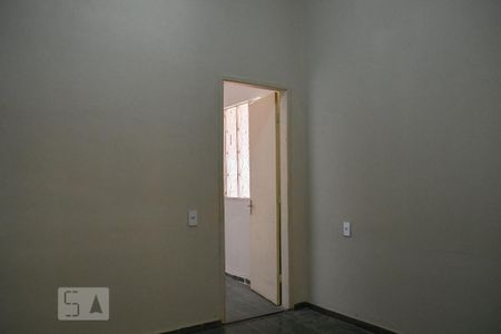 Casa para alugar com 60m², 2 quartos e sem vaga Casa para alugar com 60m², 2 quartos e sem vagaSala