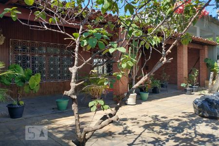 Casa para alugar com 624m², 3 quartos e 3 vagasFrente 