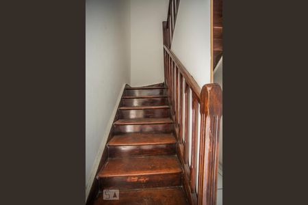 Casa à venda com 163m², 4 quartos e 1 vagaEscadas - Quarto