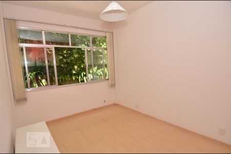 Sala de apartamento para alugar com 2 quartos, 70m² em Copacabana, Rio de Janeiro