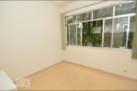 Quarto 1 de apartamento para alugar com 2 quartos, 70m² em Copacabana, Rio de Janeiro