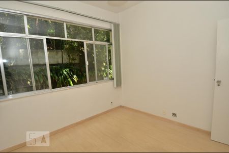 Quarto 1 de apartamento para alugar com 2 quartos, 70m² em Copacabana, Rio de Janeiro