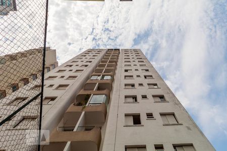 Apartamento para alugar com 70m², 2 quartos e 1 vagaFachada