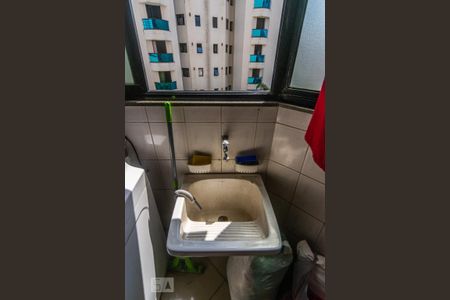 Apartamento à venda com 114m², 3 quartos e 3 vagas Apartamento à venda com 114m², 3 quartos e 3 vagasÁrea de Serviço